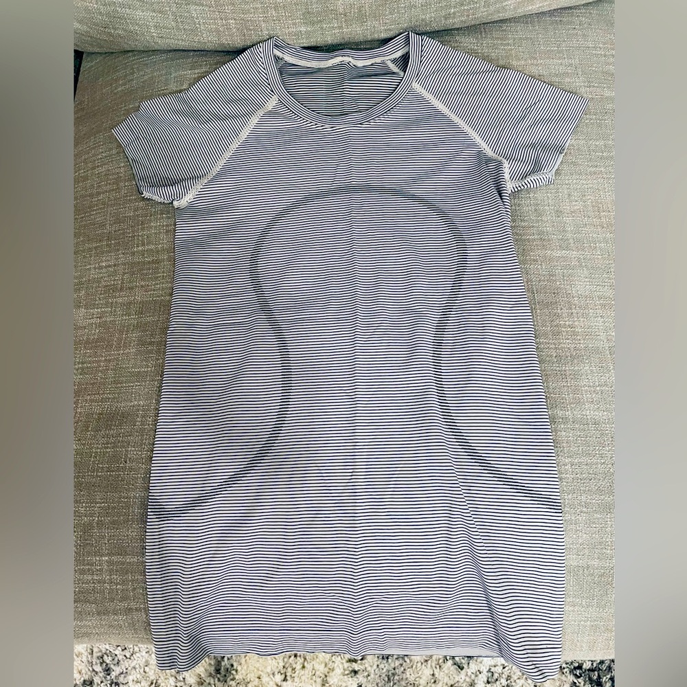 Lululemon Swiftly Tech Short Sleeve, size 6, EUC